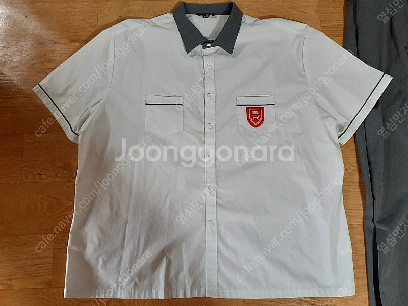 경성고 고등학교 교복 남방.회색 바지 몇번 안이버써요 필요하신 분들은 편하게 보세요 전체세트 60000원 직거래 하...--1